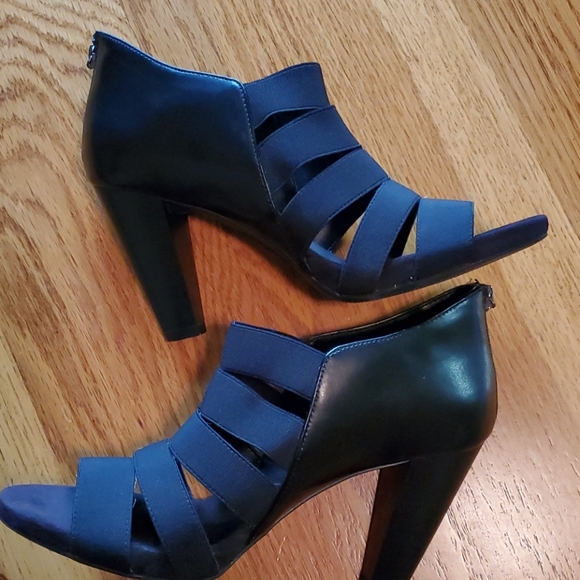 Nine and Co. Black heels shoes. - Picture 3 of 10